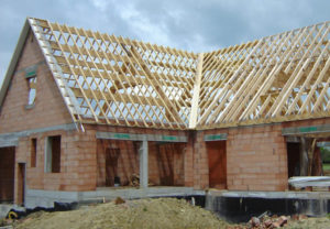 construction maison avec charpente bois